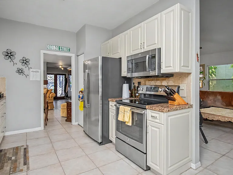 7678 Solimar Cir — Photo 22