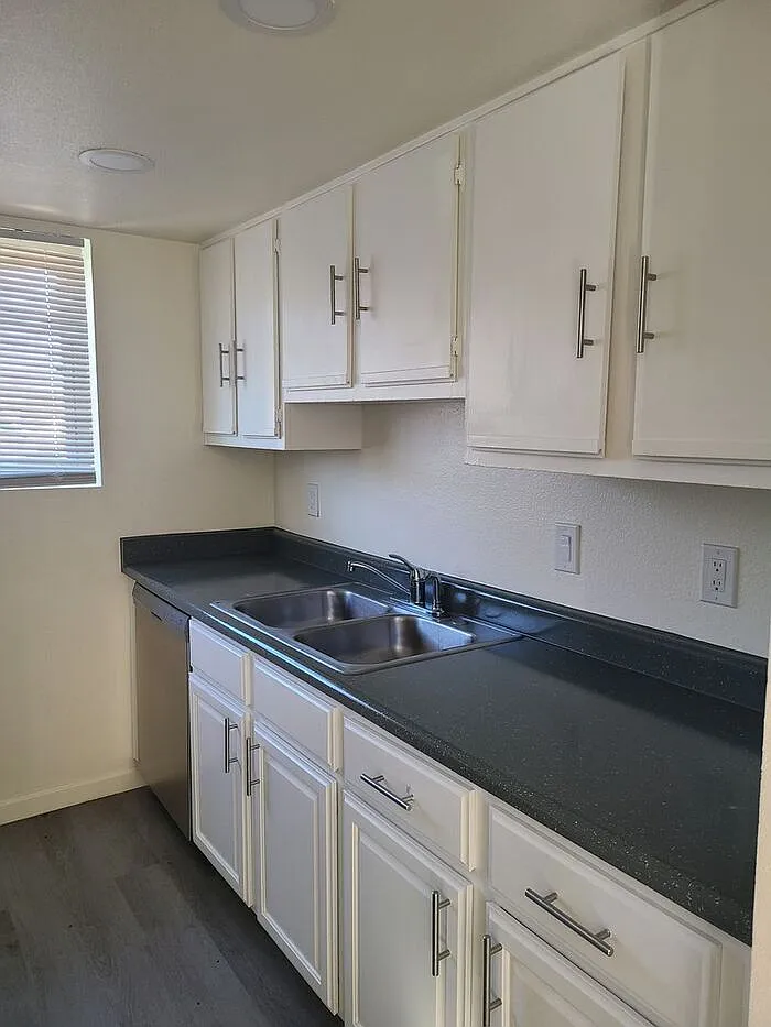 2 bed, 1.0 bath, 780 sqft, $1,250 — Photo 3
