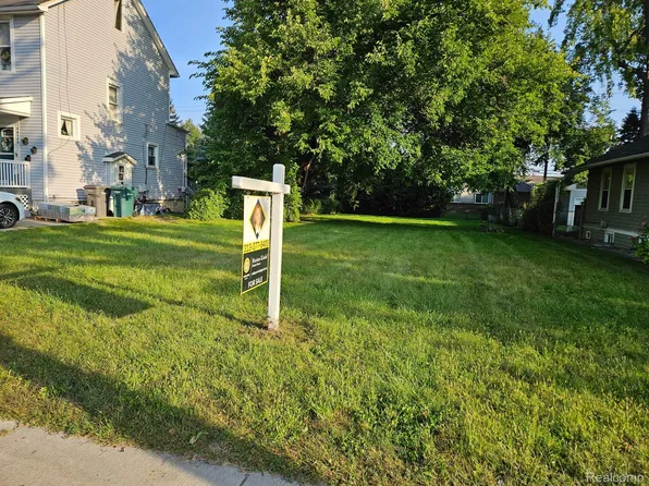 24108 Scott St, Dearborn, MI 48124