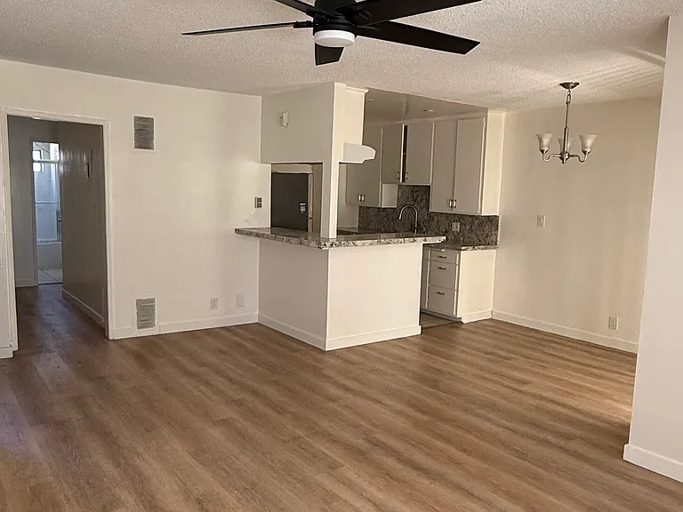 1133 N Detroit St #3 — Photo 17