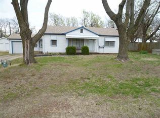 808 Broad St, Winfield, KS 67156