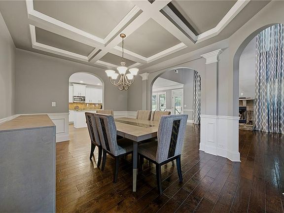 3rd image of 5908 Cliftondale Dr