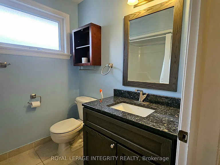 1764 Gage Cres — Photo 17