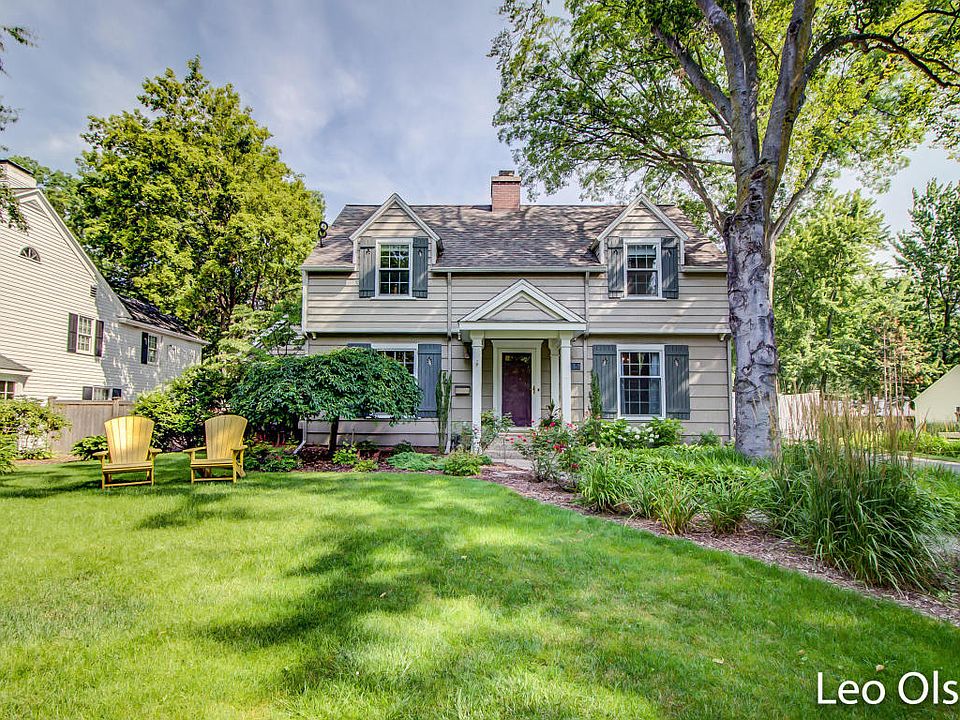 1st image of 2715 Oakwood Dr SE