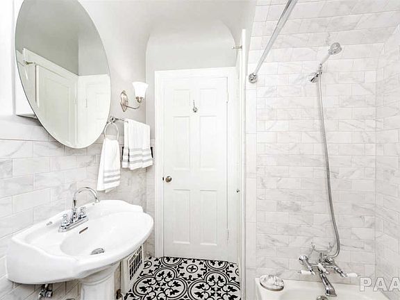 4th image of 5024 N Bellevue Pl