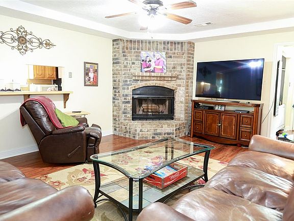 4th image of 610 Oyster Creek Dr