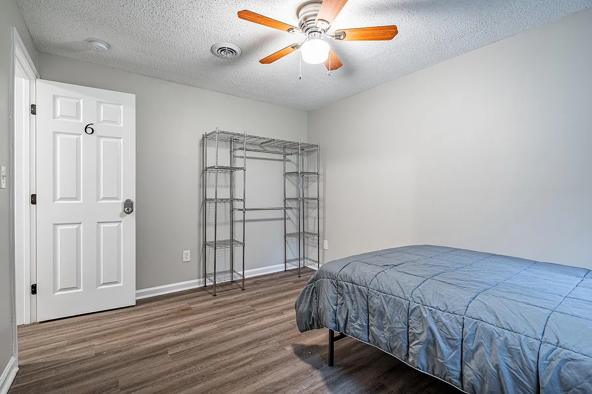Building Photo - 412 Corvair Dr SE #1