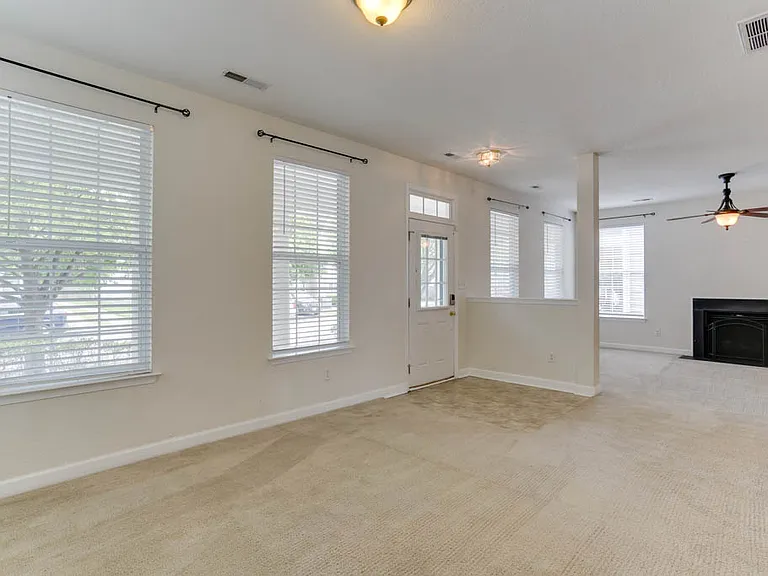 528 Normandy St — Photo 14