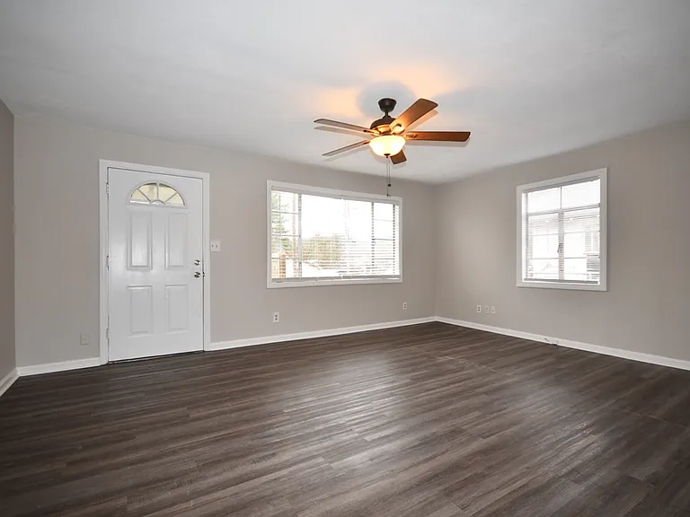 716 Henderson Ave — Photo 2