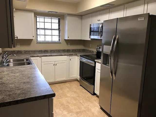 1 Bates Dr — Photo 2