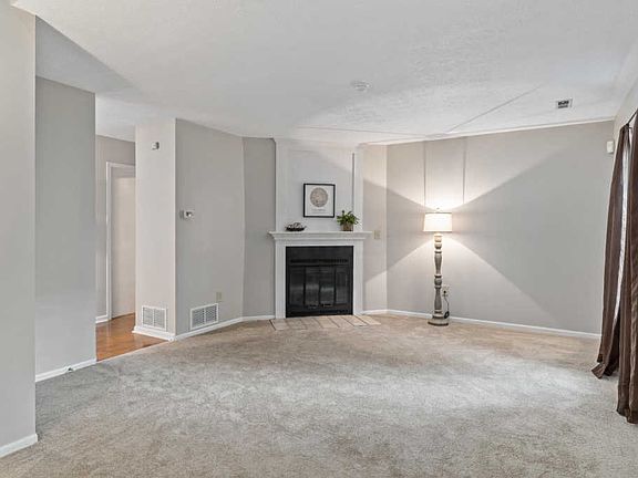 3rd image of 1156 Worthington Woods Blvd #24