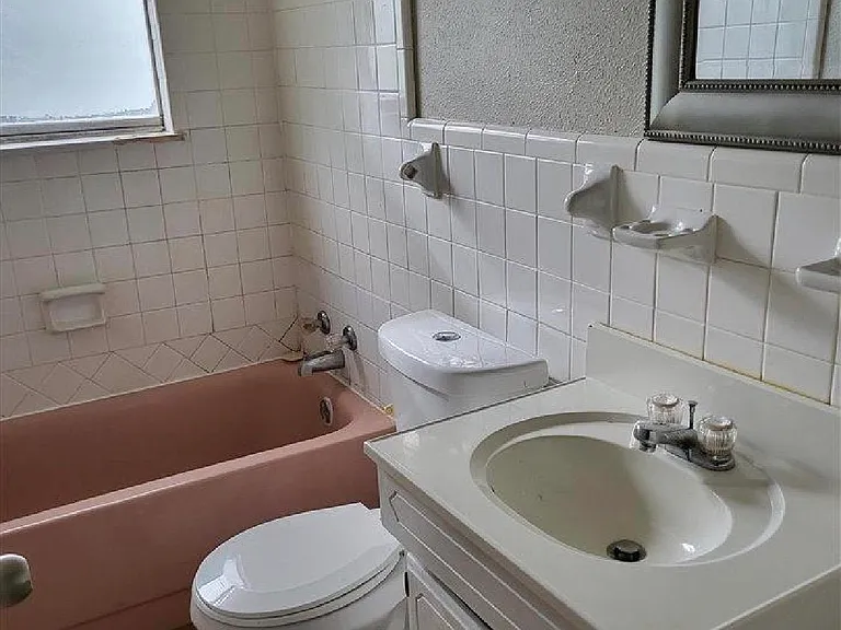 1408 Deville St — Photo 7