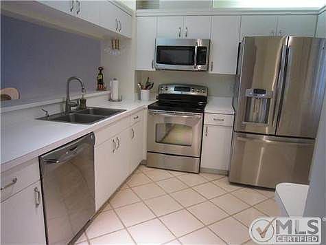 5th image of 832 Oak Harbour Dr