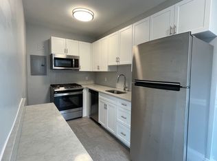 235 Lafayette St APT 3, Salem, MA 01970