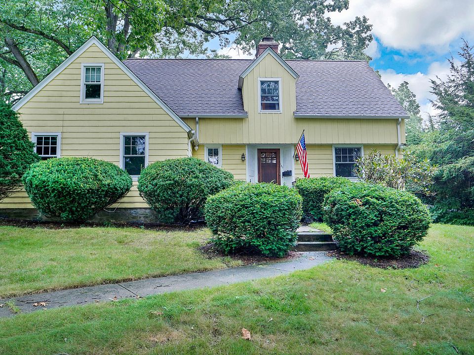 2nd image of 130 Melville Ave