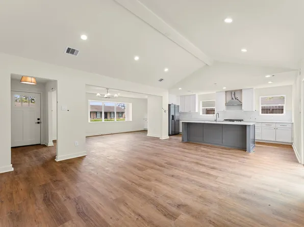 6119 Spruce Forest Dr, Houston, TX 77092