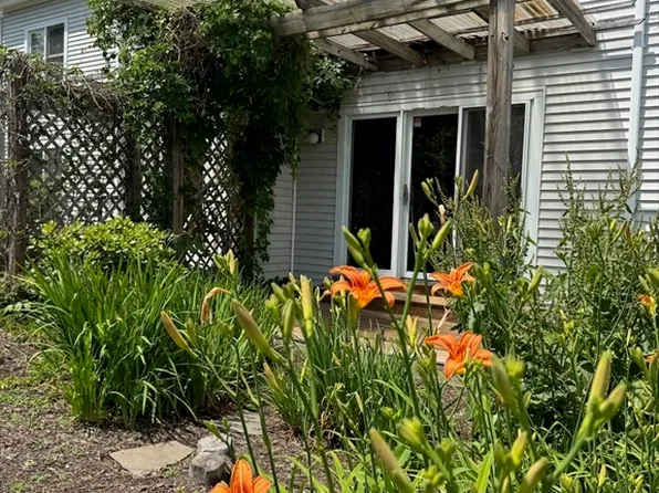 20 Salem Pl #20, Amherst, MA 01002