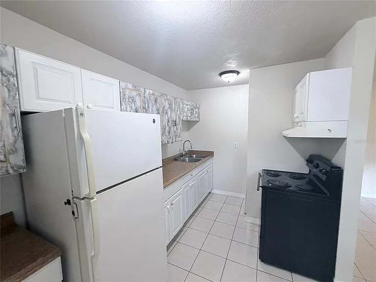 507 Twin Pines Ln #D — Photo 3