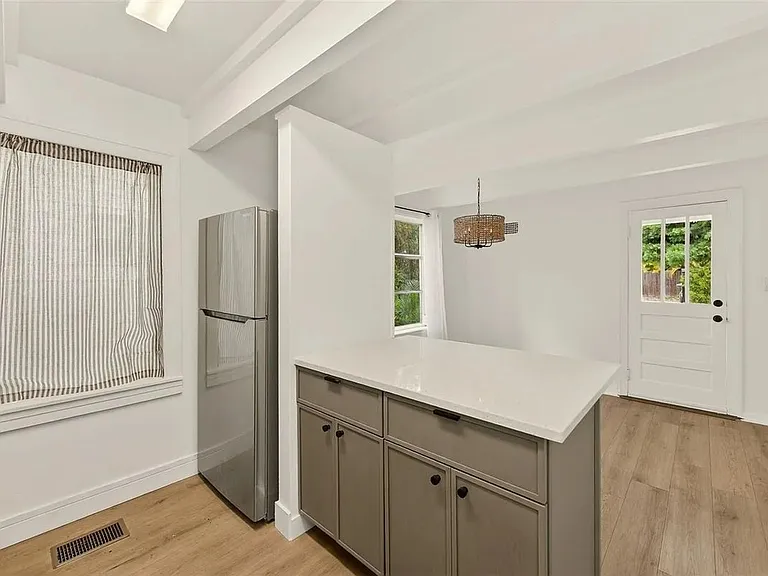 925 16th Ave N #1 — Photo 24