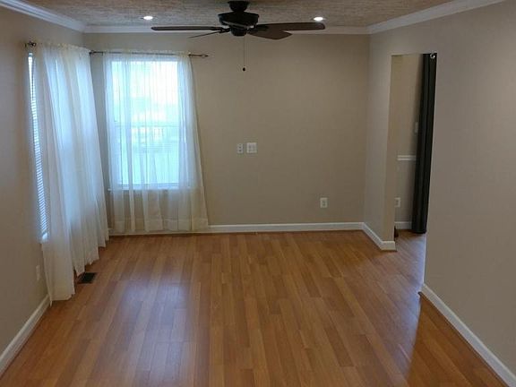 4th image of 413 Darby Ln