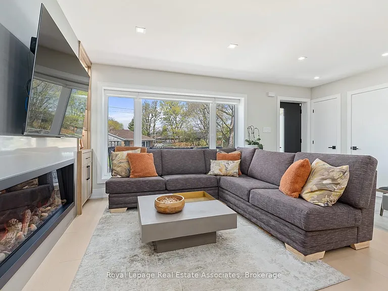 37 Windsor Rd — Photo 6