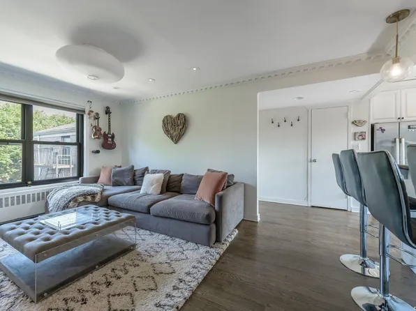 5 Terrace Circle #3D, Great Neck, NY 11021