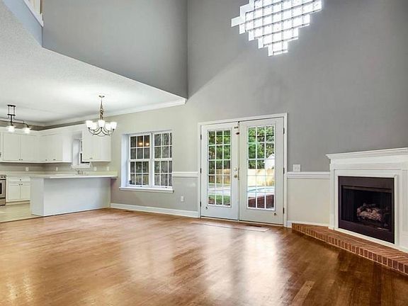 3rd image of 1604 Stanford Dr #B