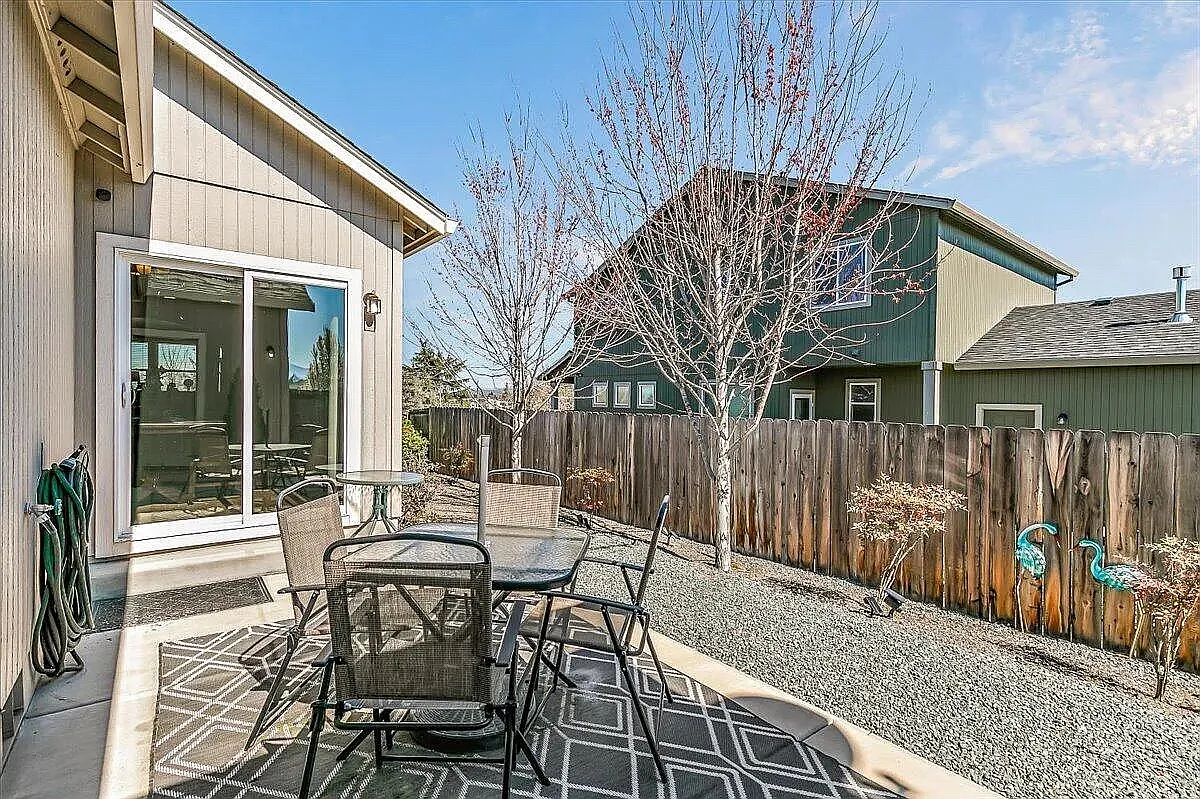2264 College Way - 1 — Photo 3