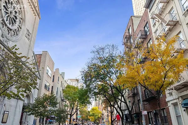 Sold by Sotheby's International Realty | media 9