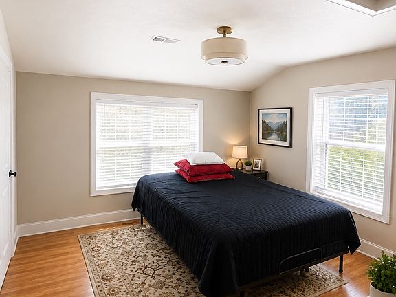 5th image of 40 Central St #2