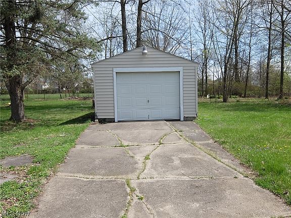 3rd image of 511 Bonnie Brae Ave SE