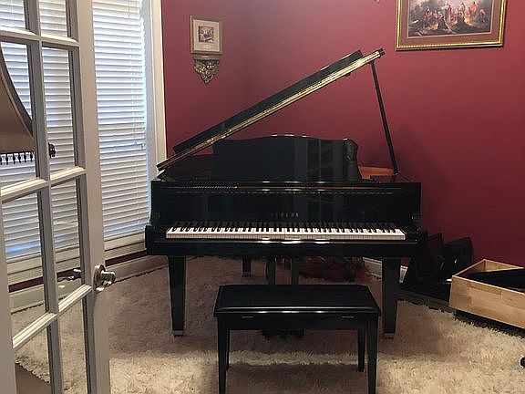 piano room 