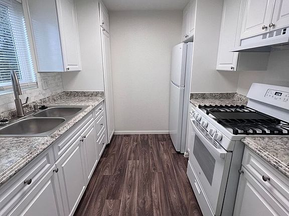 3rd image of 1351-1353 S Maple St #4