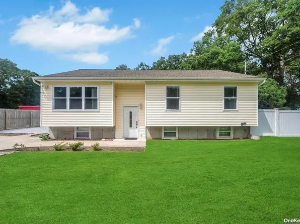 11 Adams Lane, Middle Island, NY 11953