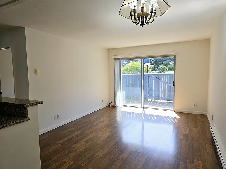 121 Piccadilly Pl #C — Photo 6