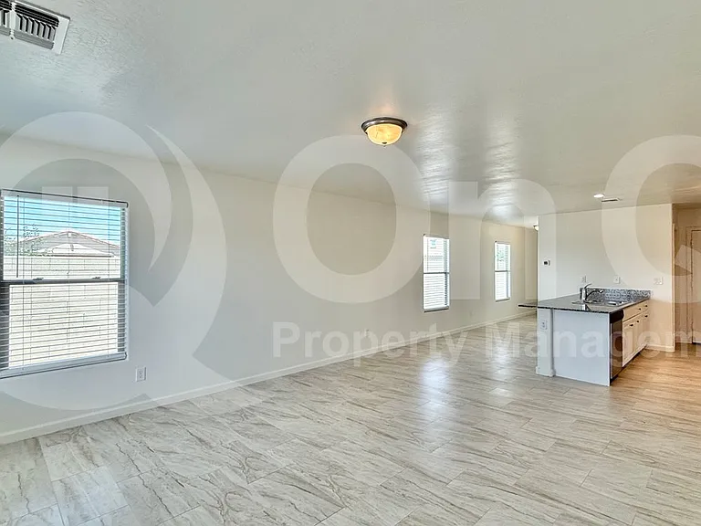 1081 W Palo Verde Ave — Photo 6