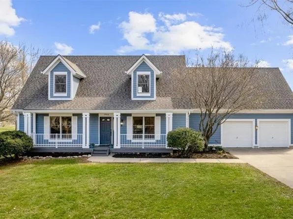 19611 Birch St, Stilwell, KS 66085