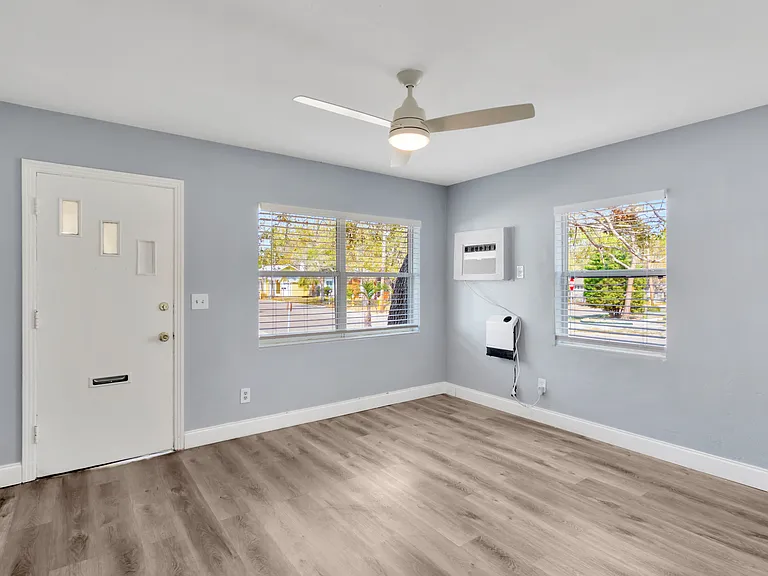 1233 Grove St — Photo 4