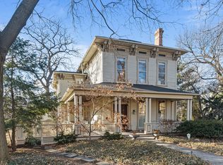 1326 Asbury Ave, Evanston, IL 60201