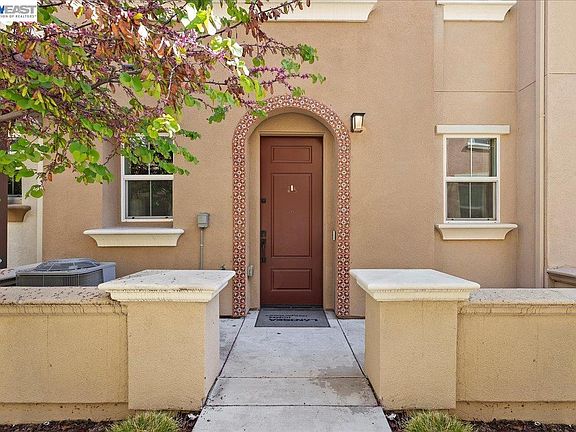 4th image of 730 Amalfi Loop