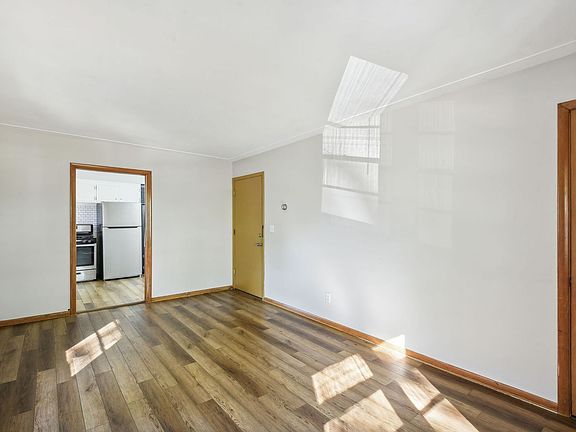 4th image of 3640 Aldrich Ave S #3