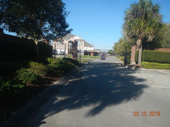 4th image of 2021 N Village Green St