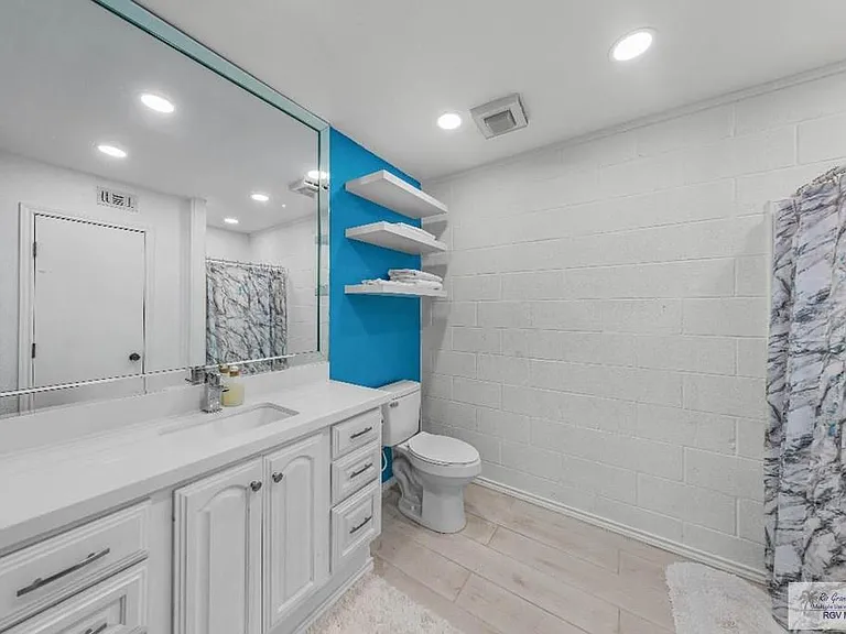 1440 Harbor Island Dr — Photo 7