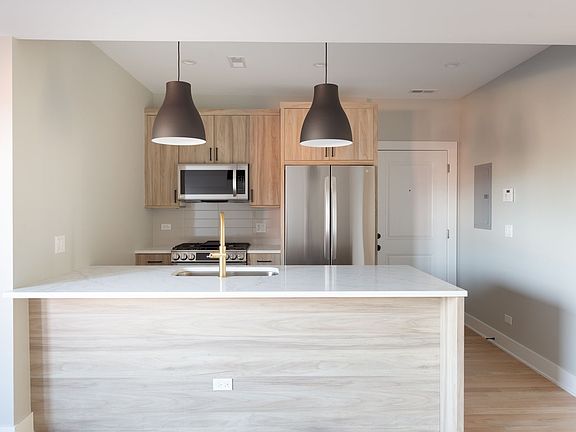 3rd image of 2449 W Logan Blvd #3