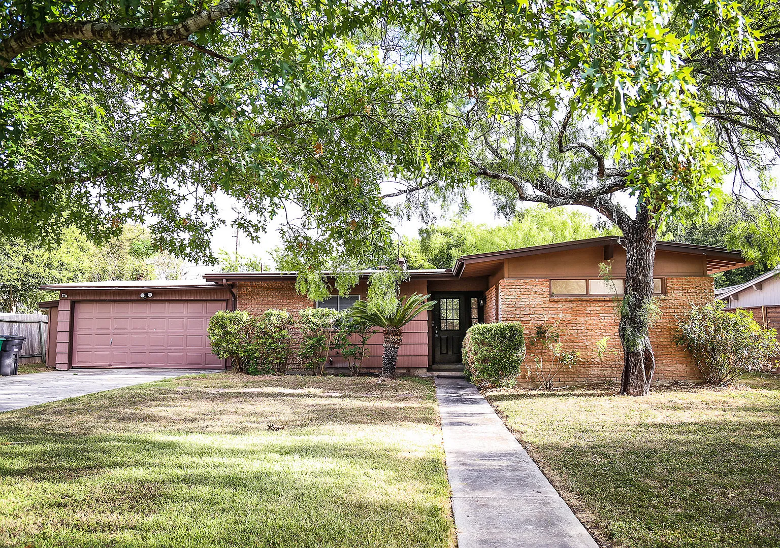 Charming 3-bedroom, 2-bath tucked away in highly desirable Northwood — Photo 1