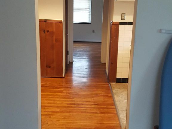 3rd image of 2715 Oakleaf Ave APT 4