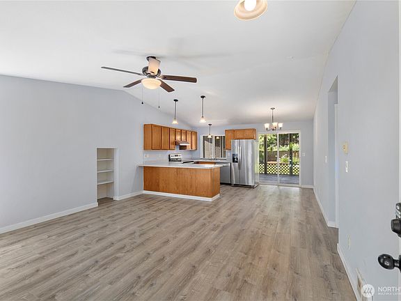 4th image of 2956 Janet Avenue