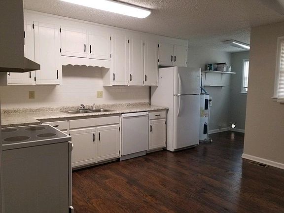 3rd image of 6303 N Clearview Dr