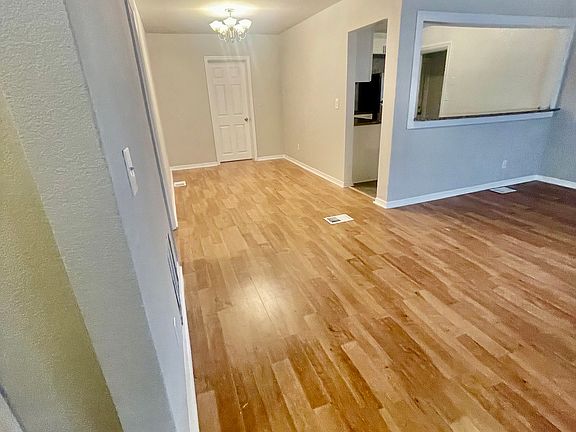 4th image of 2806 Pembrook Dr