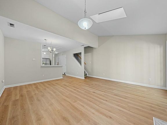 5th image of 65 Forest Oaks Dr